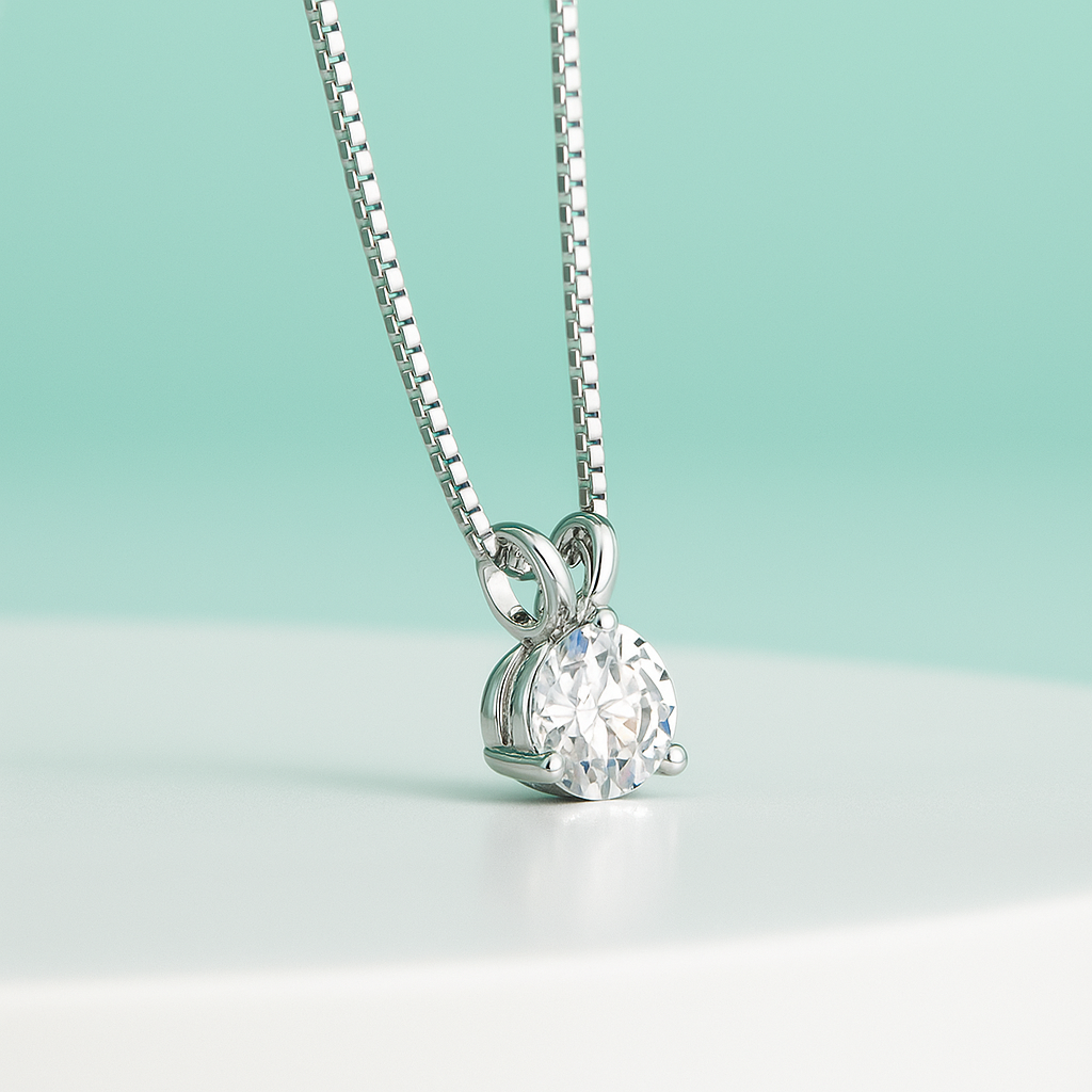 Colar com Moissanite de 1 Quilate – Prata 925, Ródio e Detalhes em Ouro 18k - Yuna Joias - Yuna Joias