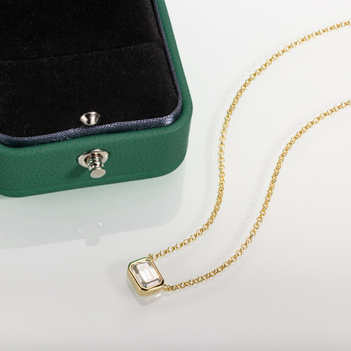 Colar com Moissanite Esmeralda 1ct em Prata 925 com Ouro 18k – Yuna Joias - Yuna Joias