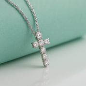 Colar Cruz com Moissanite 2.1ct – Prata 925, Ródio e Ouro 18k - Yuna Joias - Yuna Joias