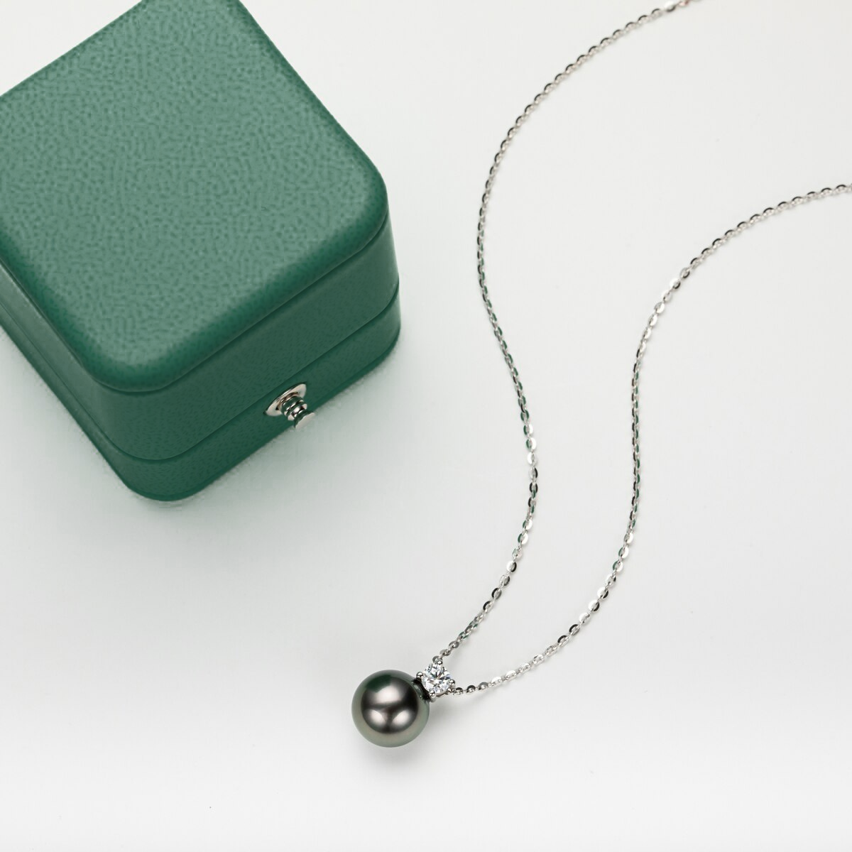 Colar de Pérola Natural Negra Tahiti com Moissanite e Ouro Branco 18k - Colar