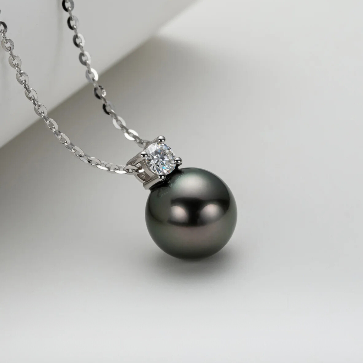 Colar de Pérola Natural Negra Tahiti com Moissanite e Ouro Branco 18k - 9-10mm - Colar