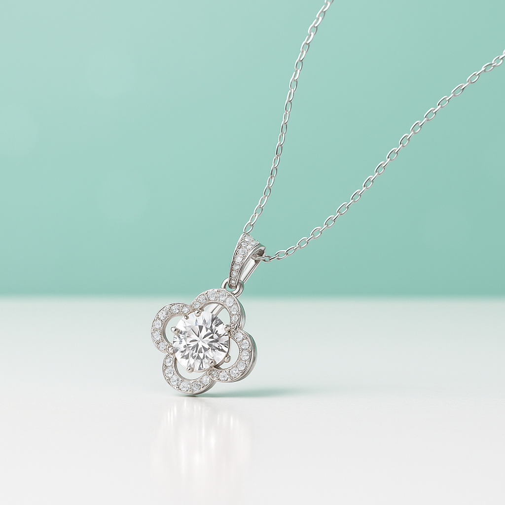 Colar em Ouro Branco 18k Moissanite em Formato de Flor - Yuna Joias - Yuna Joias