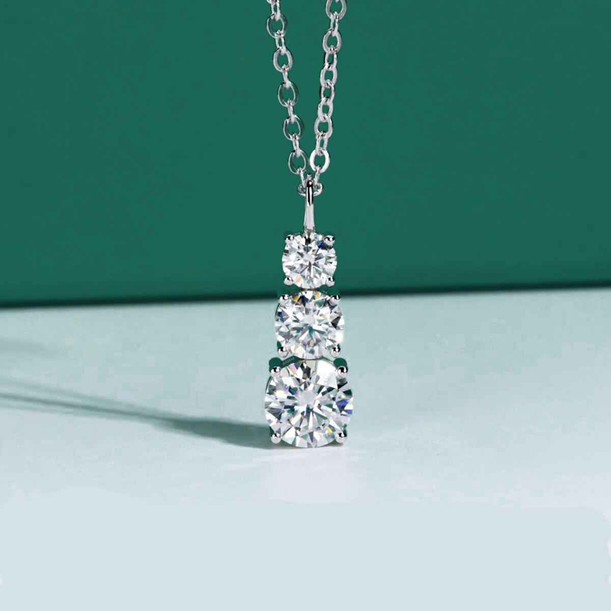 Colar Trilogy com Moissanites – Luxo Atemporal em Prata 925 ou Ouro 10k, 14k e 18k - Yuna Joias - Yuna Joias
