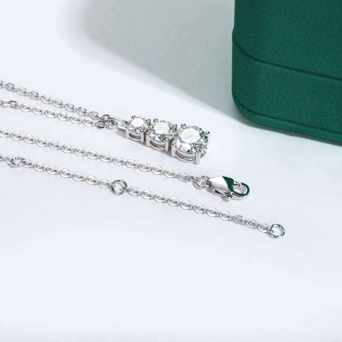 Colar Trilogy em Ouro 10k com Moissanites Yuna Joias - Prata 925 com banho de ouro 18k - Colar