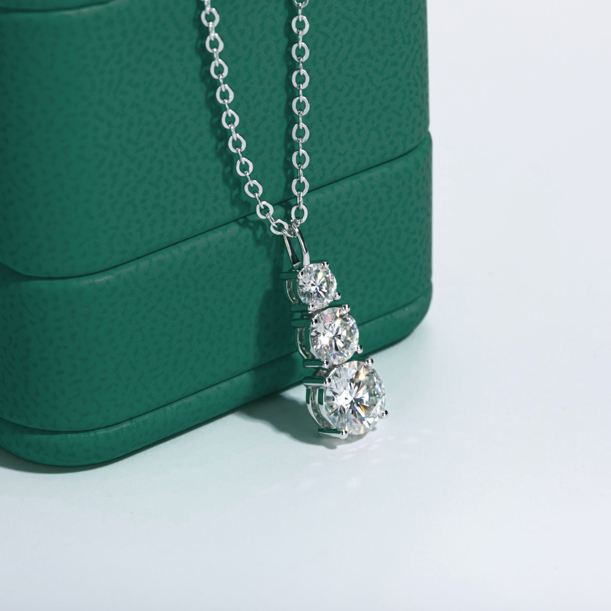Colar Trilogy em Ouro 10k com Moissanites Yuna Joias - Prata 925 com banho de ouro 18k - Colar