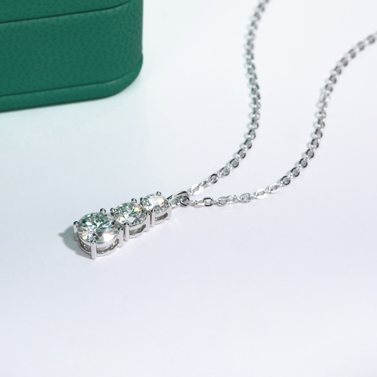 Colar Trilogy em Ouro 10k com Moissanites Yuna Joias - Prata 925 com banho de ouro 18k - Colar