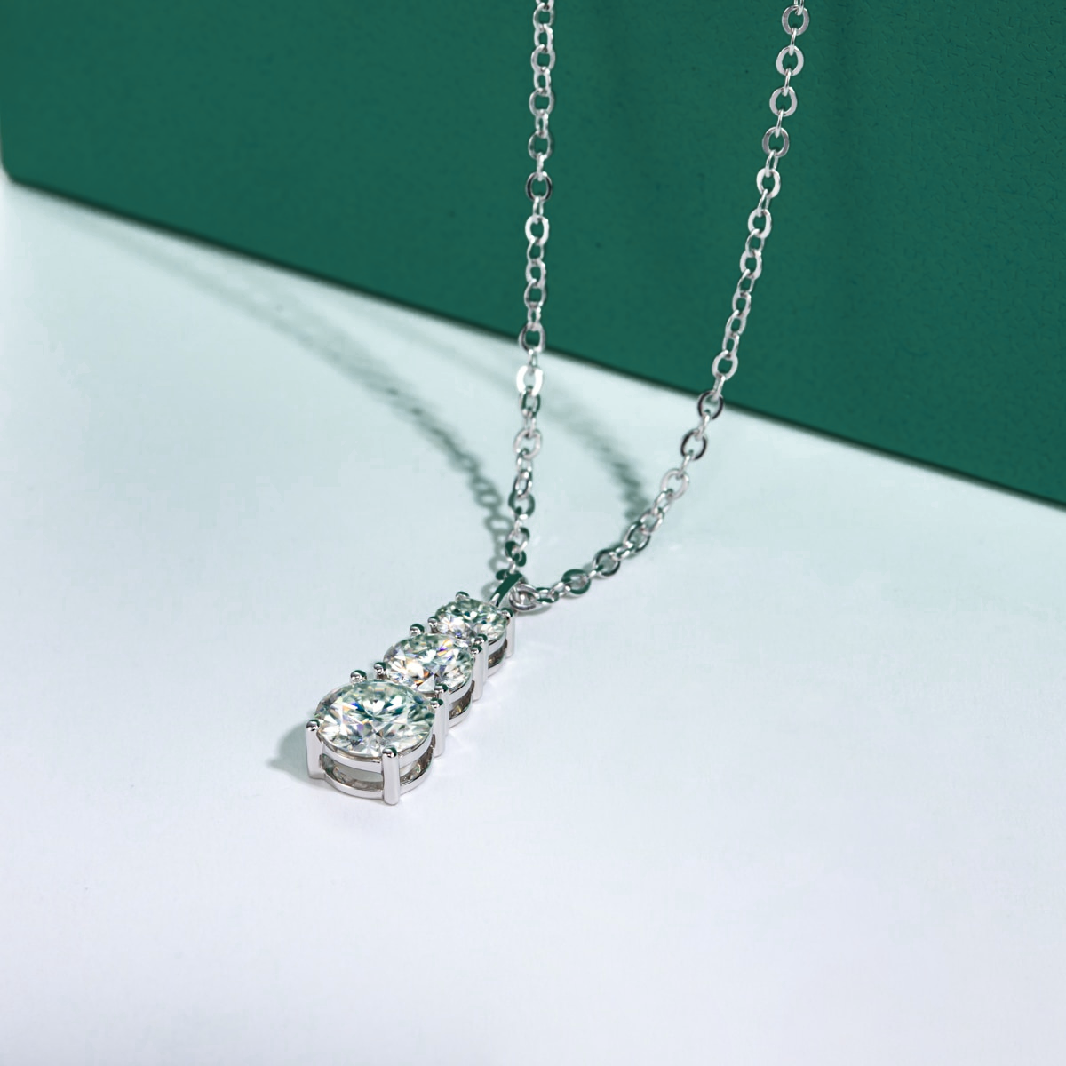 Colar Trilogy em Ouro 10k com Moissanites Yuna Joias - Prata 925 com banho de ouro 18k - Colar