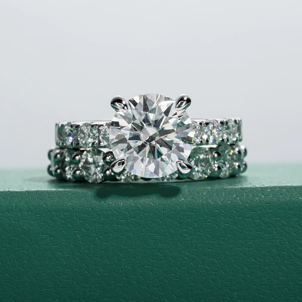 Anel Jasmin com Moissanite 4.3ct + Aliança Wedding – Prata 925 com Ouro Branco 18k - Yuna Joias