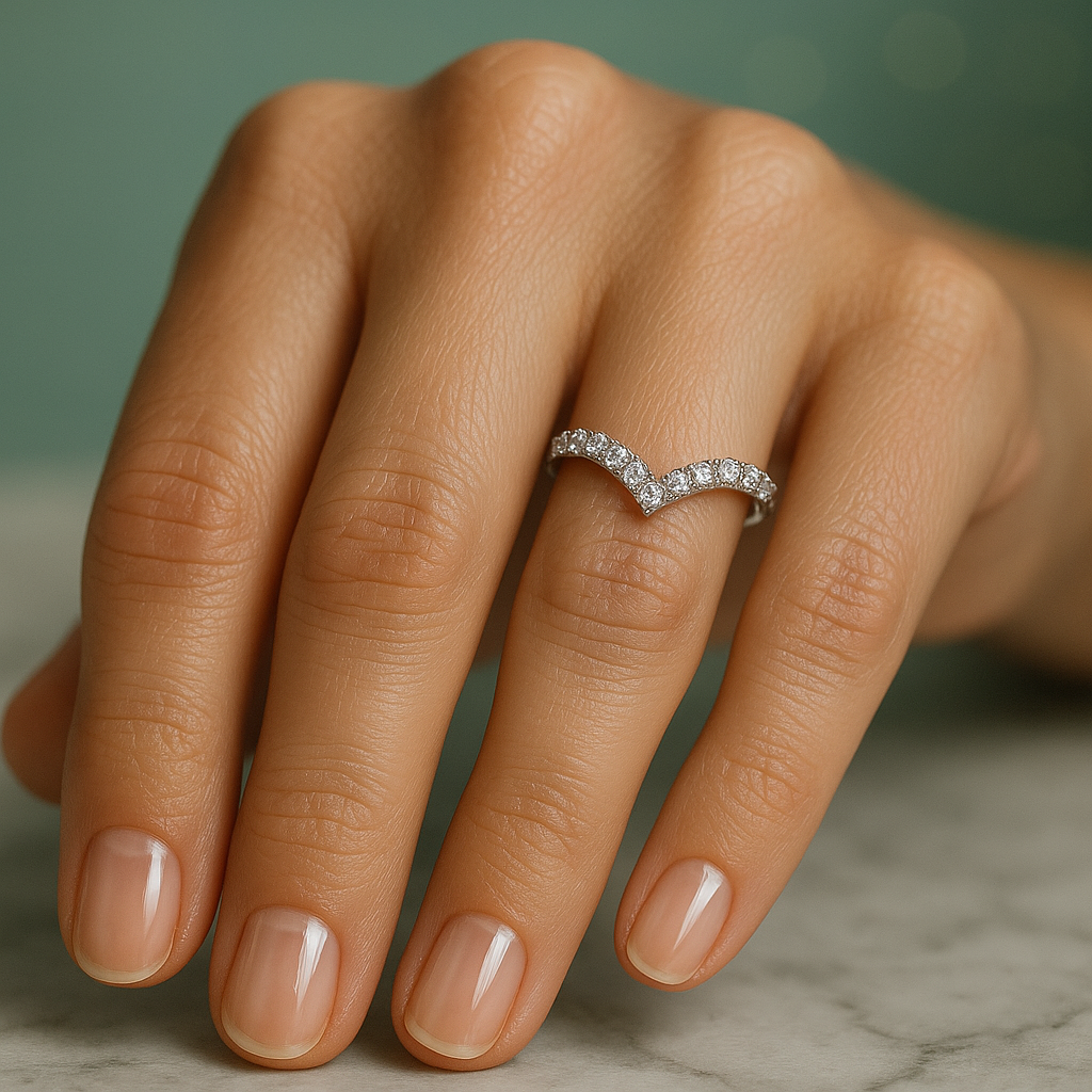 Meia Aliança Cravejada em Ouro 18k Yuna Joias com Moissanites - Yuna Joias