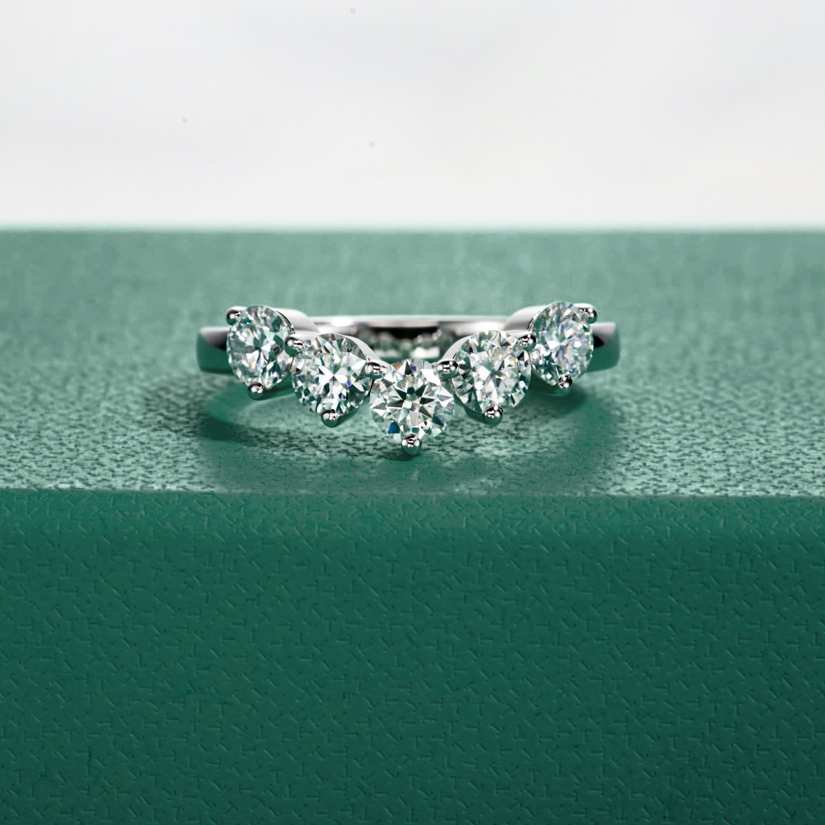 Meia Aliança Union com Moissanites Brilhantes em Prata 925 com Ouro Branco 18k - Yuna Joias - Yuna Joias