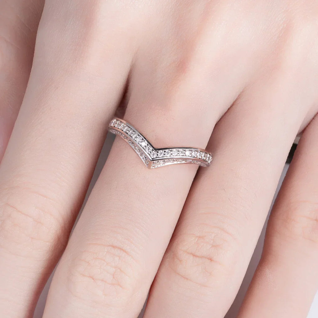 Meia Aliança em Ouro Branco com Moissanites da Yuna Joias - Yuna Joias