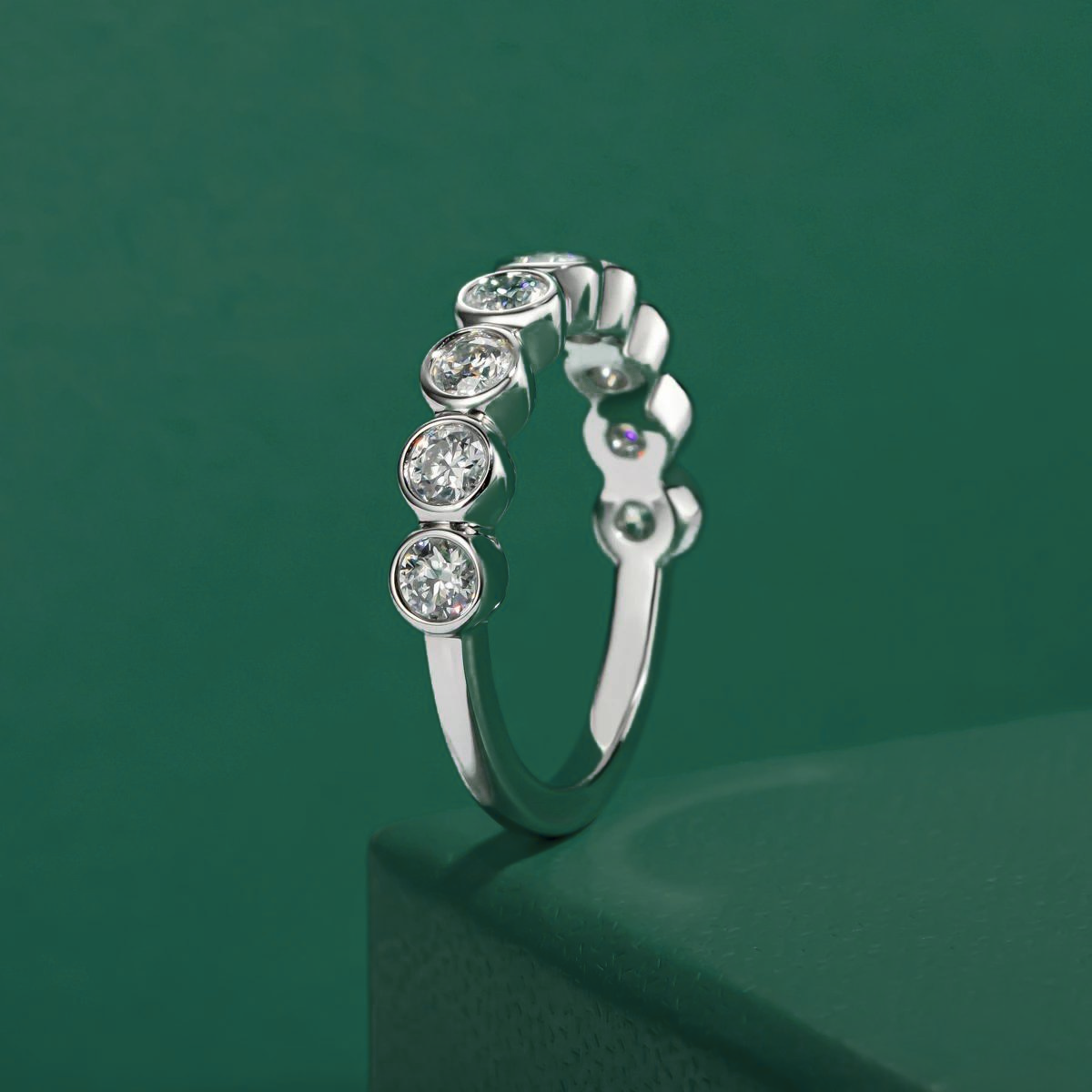 Meia Aliança com Moissanites D-VVS1 em Prata 925 com Ouro Branco – Yuna Joias - Yuna Joias