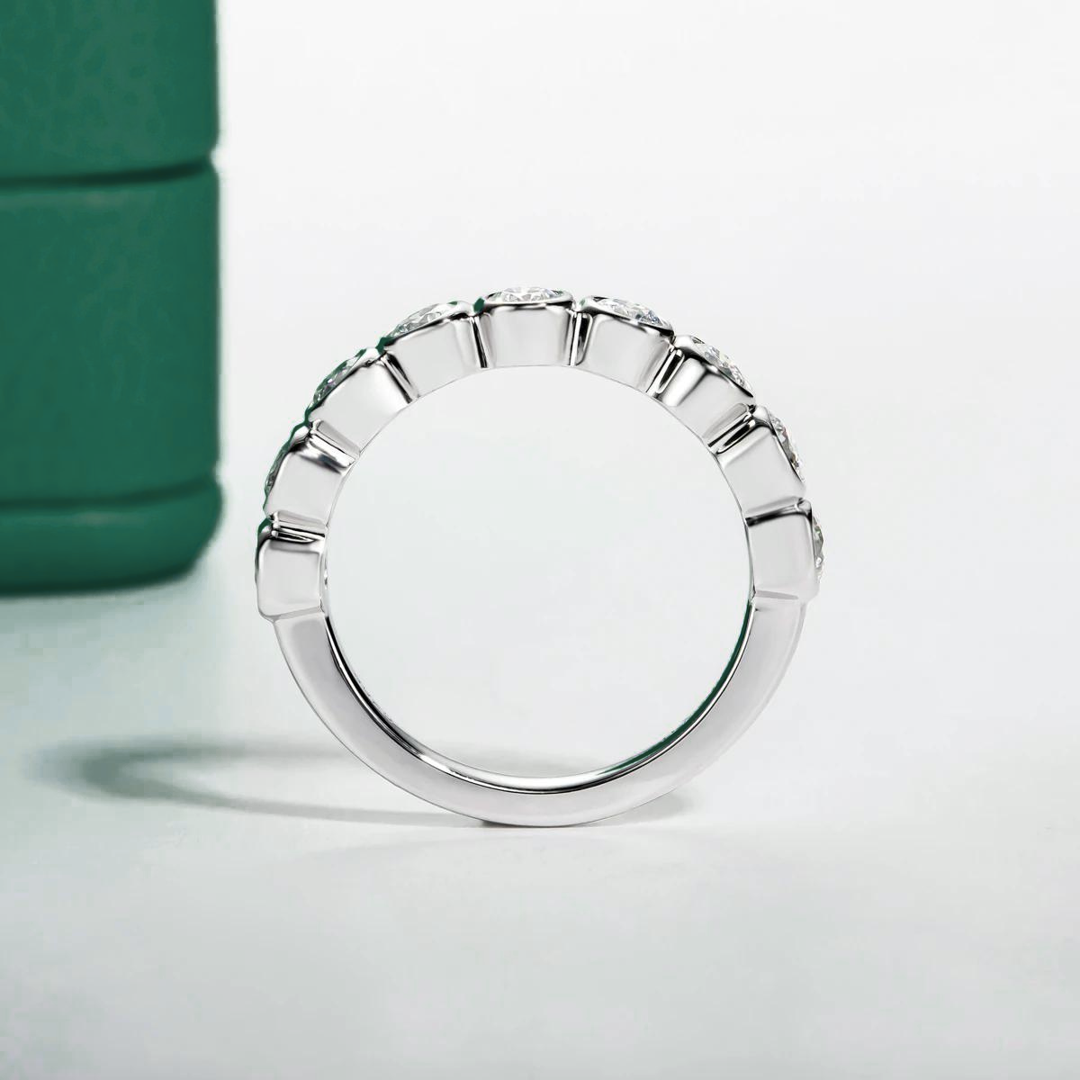 Meia Aliança com Moissanites D-VVS1 em Prata 925 com Ouro Branco – Yuna Joias - Yuna Joias