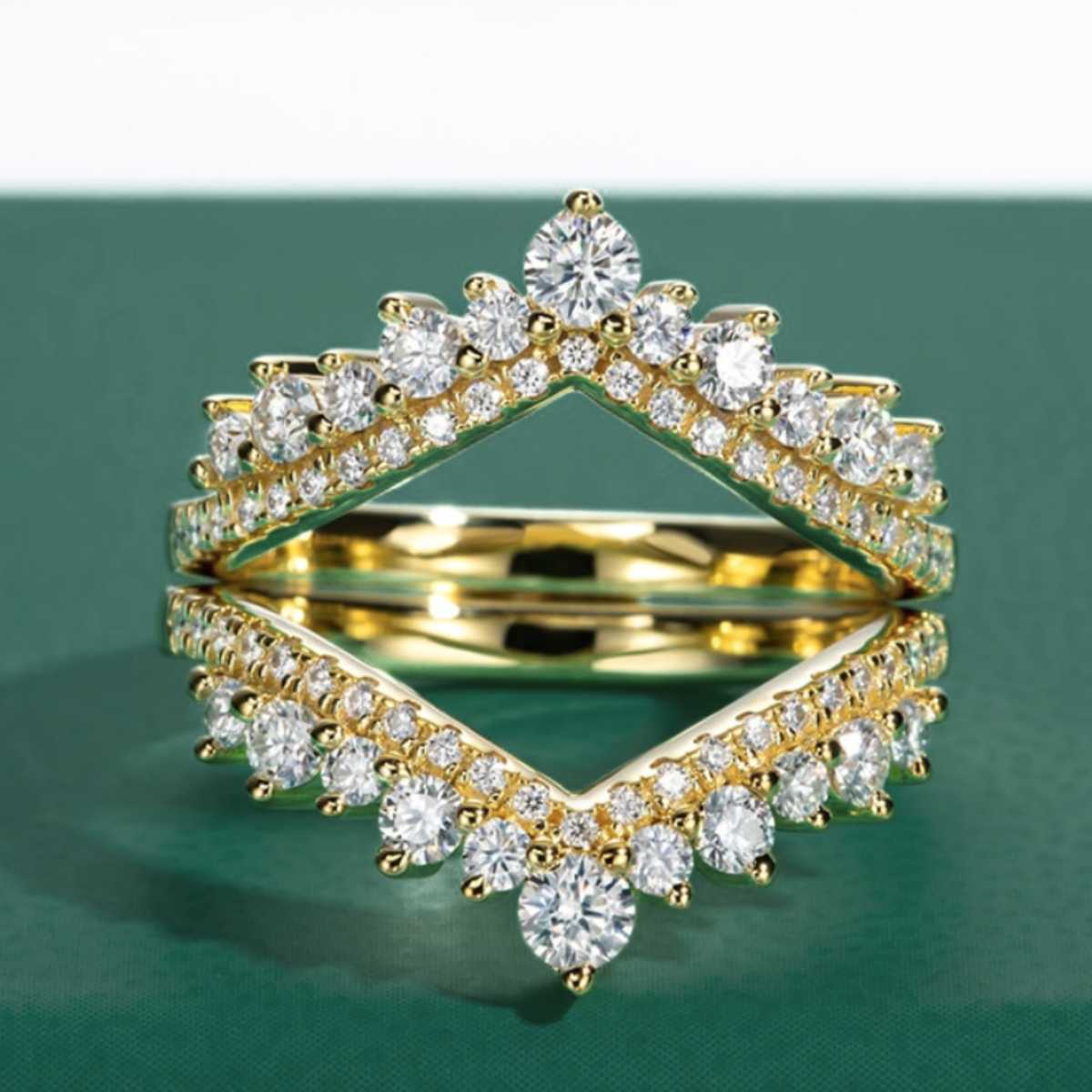 Meia Aliança Imperial com Moissanite Central e Laterais Brilhantes - 11 / 2 unidades/ouro - Meia Aliança