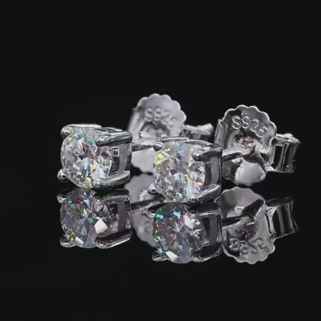 Brincos de Moissanite 0.3ct (4mm) em Prata 925 com Banho de Ródio e Ouro Branco – Yuna Joias