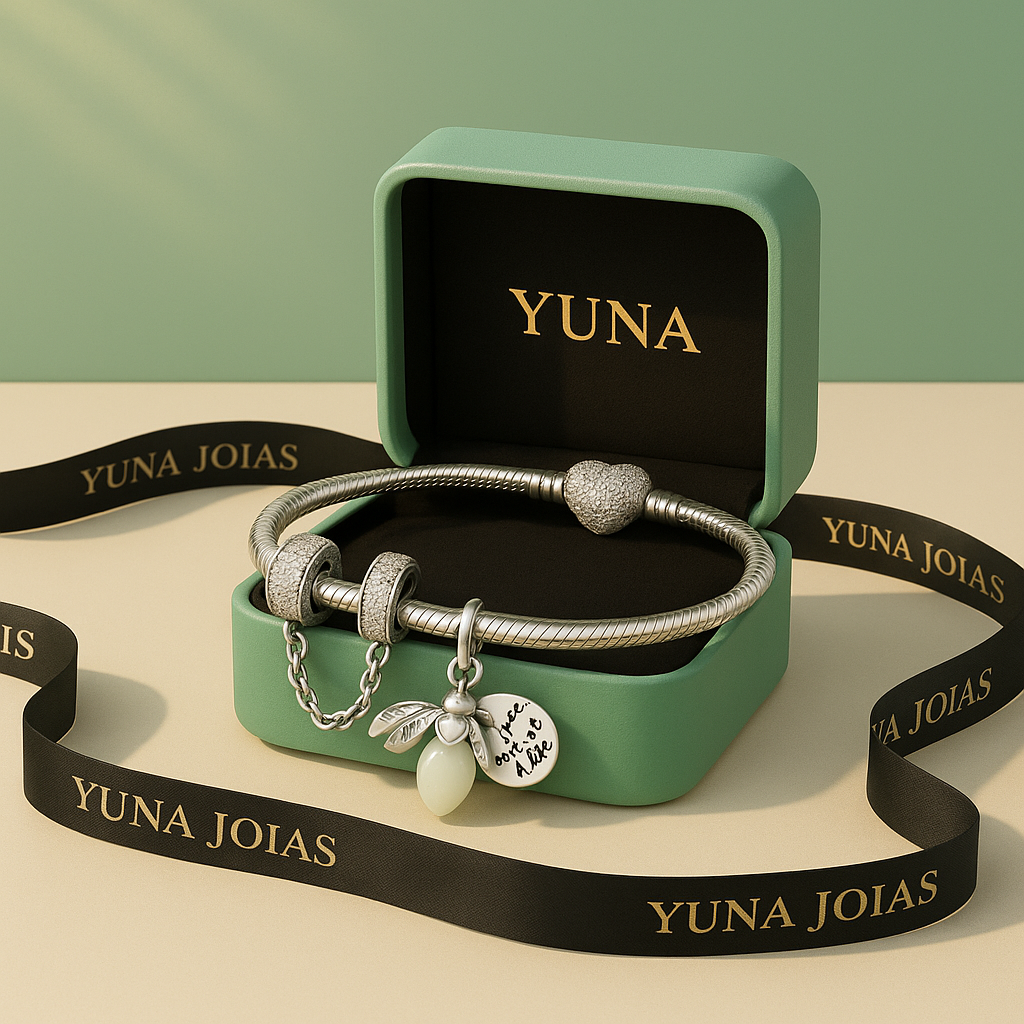 Pulseira Berloque de Prata 925 Coração + Berloque Vagalume e Berloque de Segurança – Yuna Joias - Yuna Joias